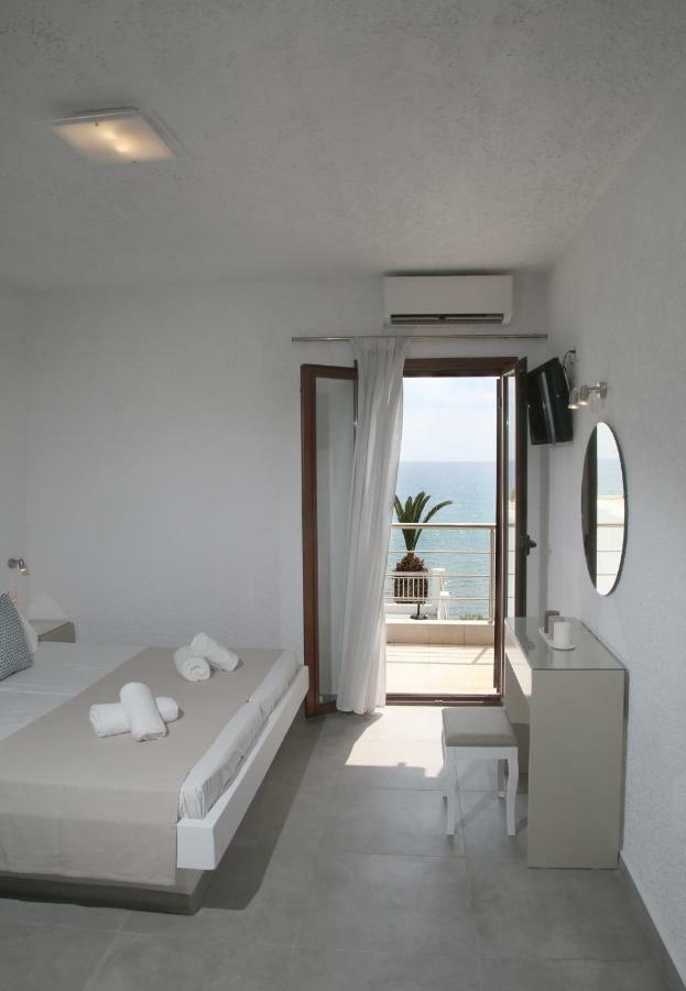 Blue Ocean Apartments Макригиалос Экстерьер фото
